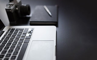 郑钦文2-1梅尔滕斯进查尔斯顿站8强！郑钦文：必须找回我的状态，这场比赛是对精神的考验