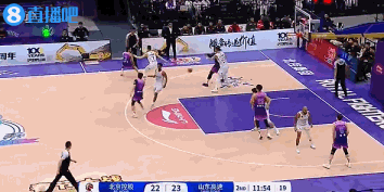 领先到双位数！萨林杰次节3分钟 里突外投展现十八般武艺连砍9分